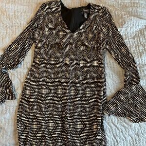 Karen Kane EUC fully lined gorgeous style. Zip up back. B & W Geometric design.